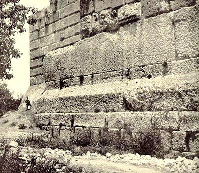 http://www.bibliotecapleyades.net/imagenes_misterios/baalbek_9.jpg