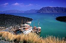 The Erinia bay at Nea Kameni island (c) Tobias Schorr