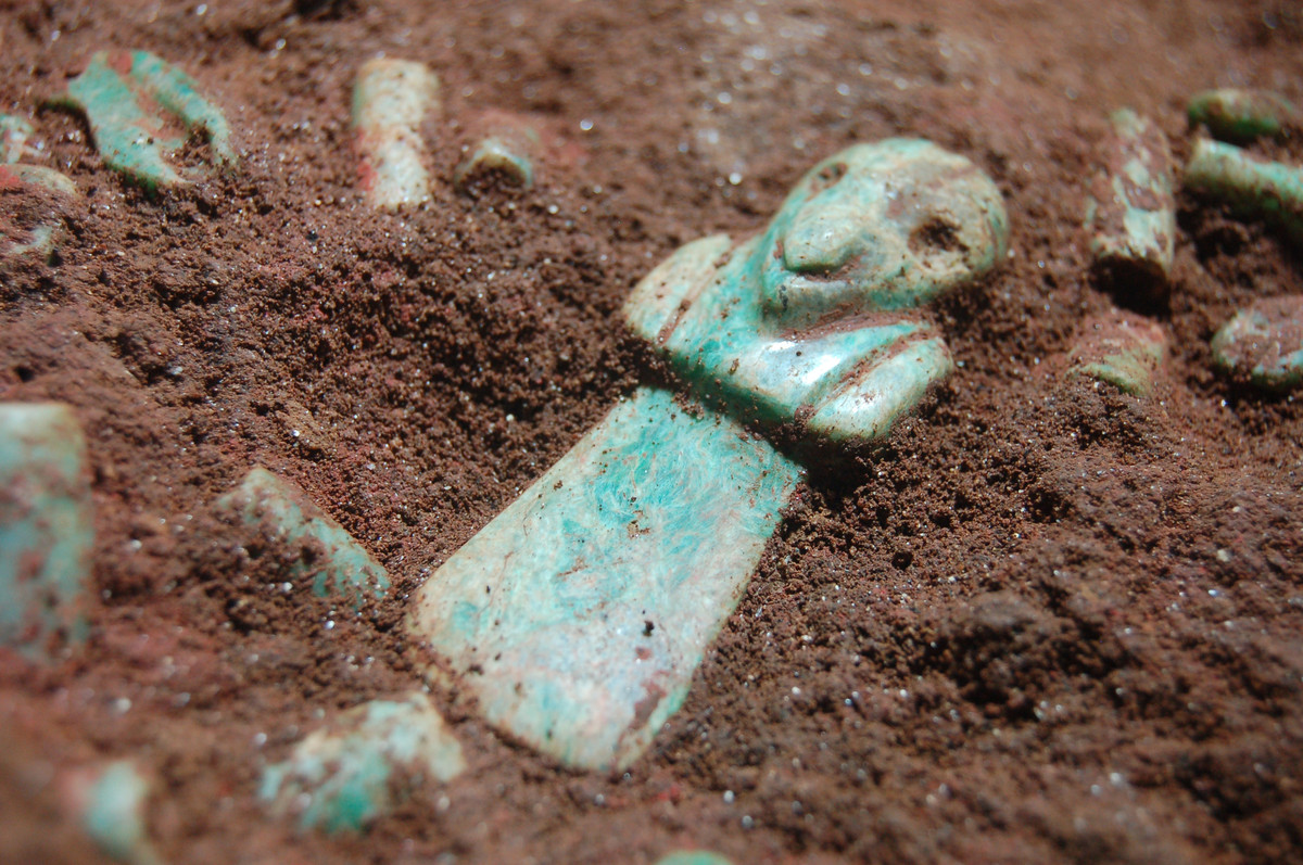 MAYAN TOMB DISCOVERED