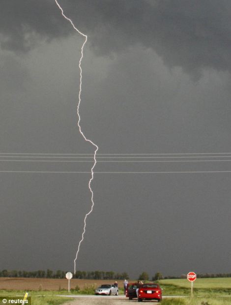 Lightning from a tornadic thunderstorm passing over Clearwater, Kansas 