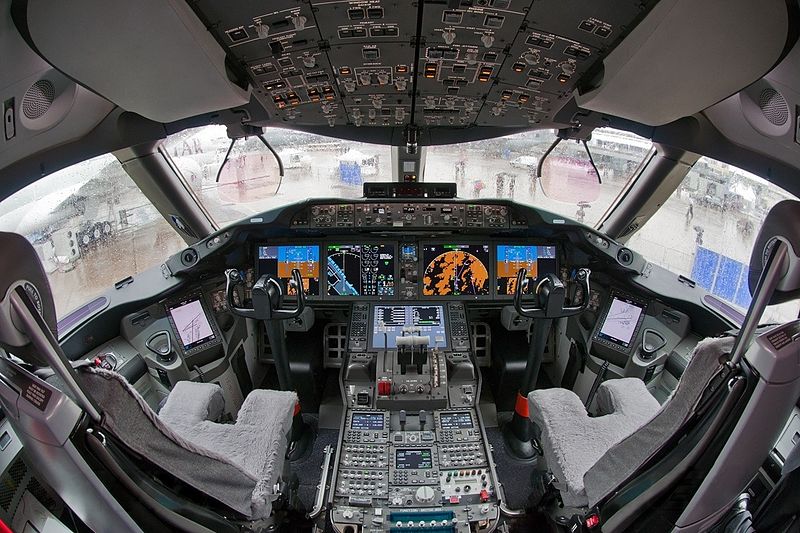 BOEING 787 COCKPIT