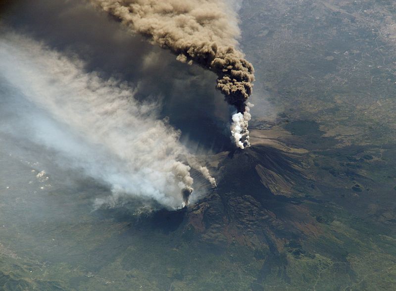 etna exploding 2002