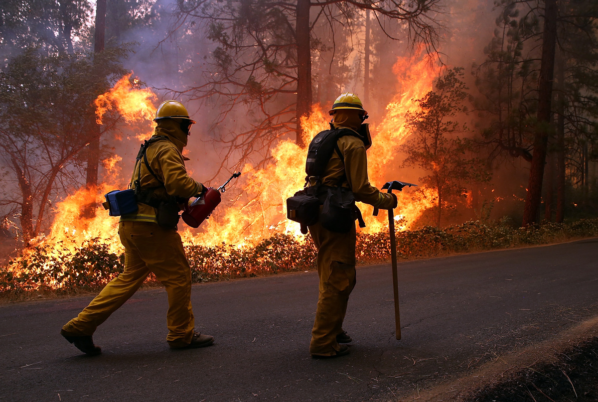 yosemite battling back fires