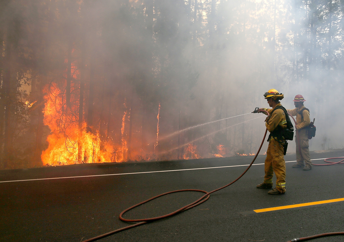 yosemite rim fire -battling by hand 2013