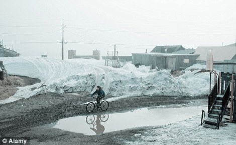 Precaution: The population of Kivalina Alaska has been advised to boil drinking water after a strange substance rained from the sky into the harbour