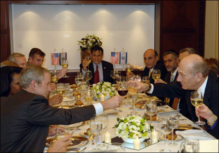 Bush toasts Israeli Prime Minister Olmert