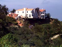 Laguna Nigel: House #1 fallen over edge of the head scarp.